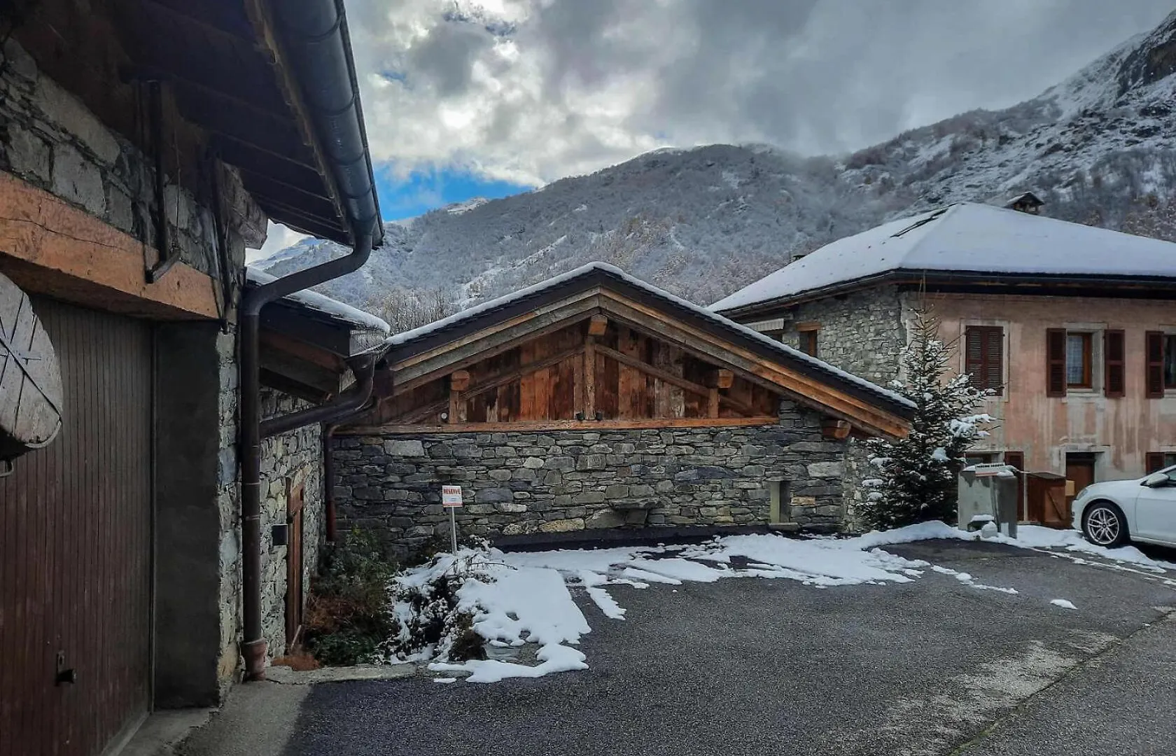 Apartment Chalet Barthelemy - Petit Cocon Authentique Dans Les 3 Vallees Mae-4204 Saint-Martin-de-Belleville
